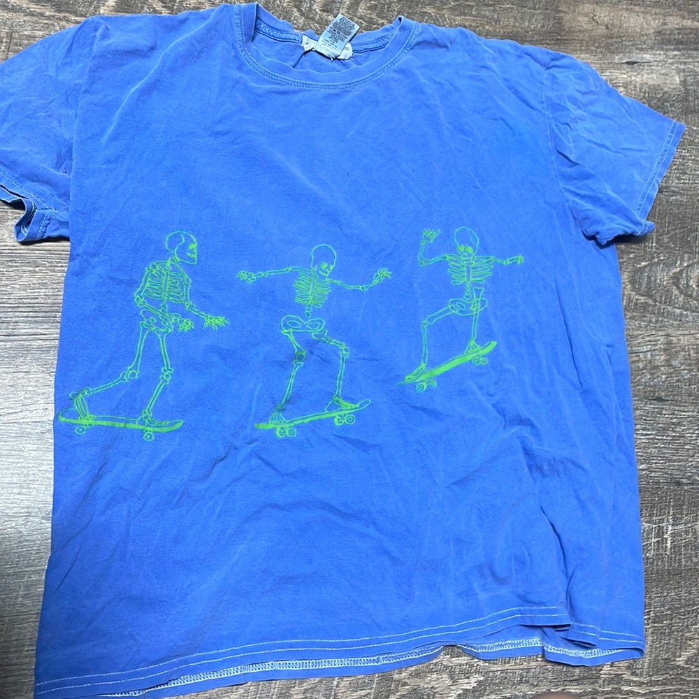 Skateboard tee